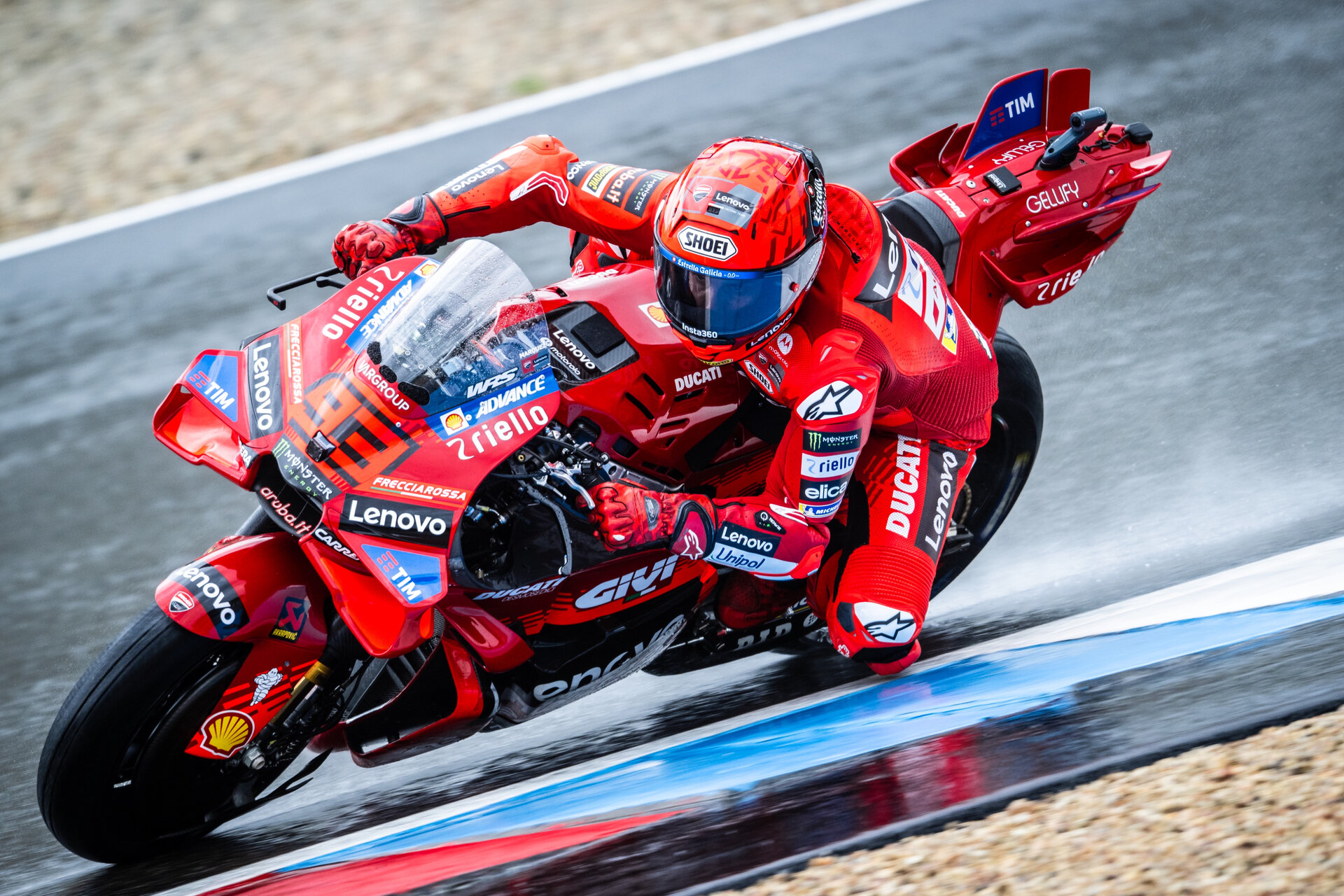 Tělo jako v sauně, srdce buší ve spáncích. Jaké peklo zažívají jezdci MotoGP?