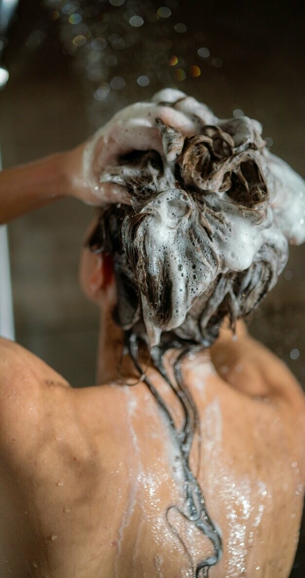 Pro zdraví svých vlasů nemusíte sahat hluboko do kapsy: Obyčejné šampony z drogerie dokážou stejné divy jako ty drahé