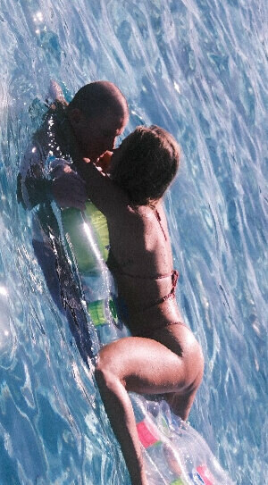 Channing Tatum a jeho mladičká kráska: Vášeň ve vlnách