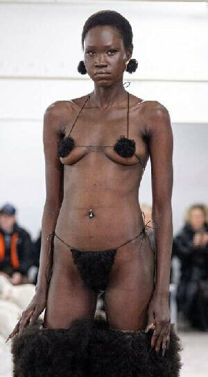 Fashion Week v Paříži: Odhalená a chlupatá přehlídka! 