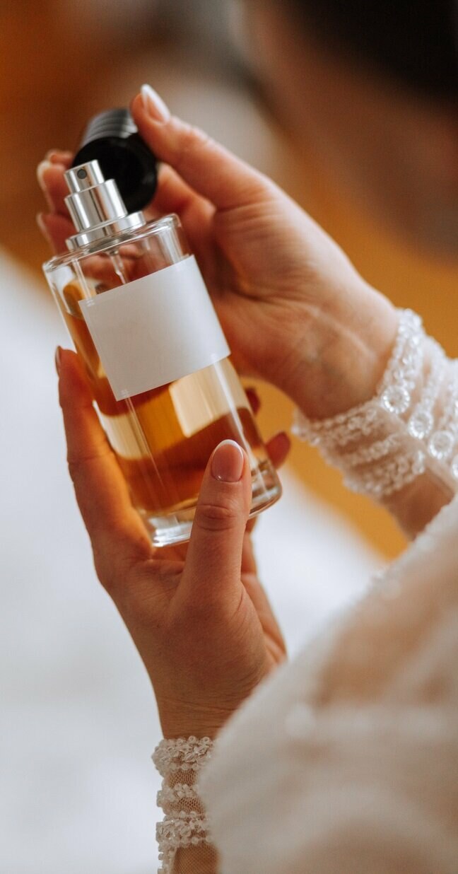 Zahalte se do vůně květin: Nejkrásnější jarní parfémy, které vás okouzlí na první přivonění