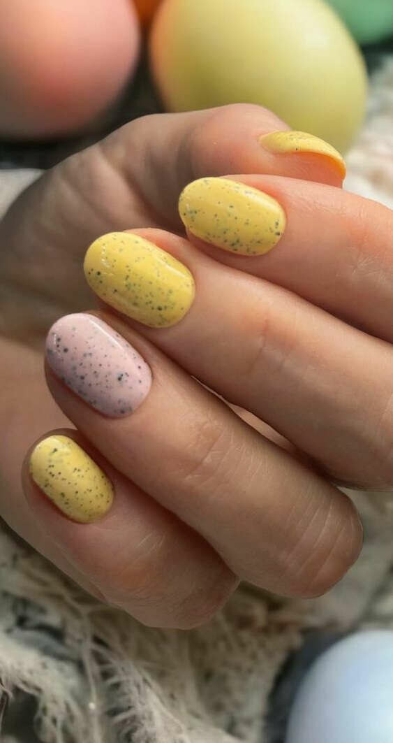 Veselá a hravá: 30 tipů na trendy velikonoční manikúru