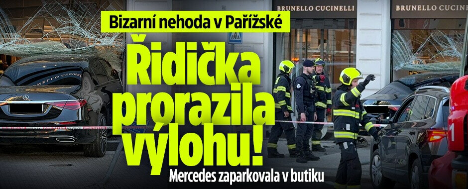 Bizarní nehoda v Pařížské: Řidička (70) prorazila výlohu! Mercedes zaparkovala v butiku 
